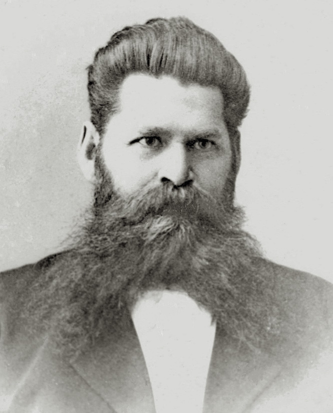 Николай Дмитриевич Стахеев (1852-1933) — 1 нче гильдия сәүдәгәре, алтын сәнәгатьчесе, меценат, рәссам И.И.Шишкинның туганнан туган энесе, сынлы сәнгать әсәрләре җыючы.